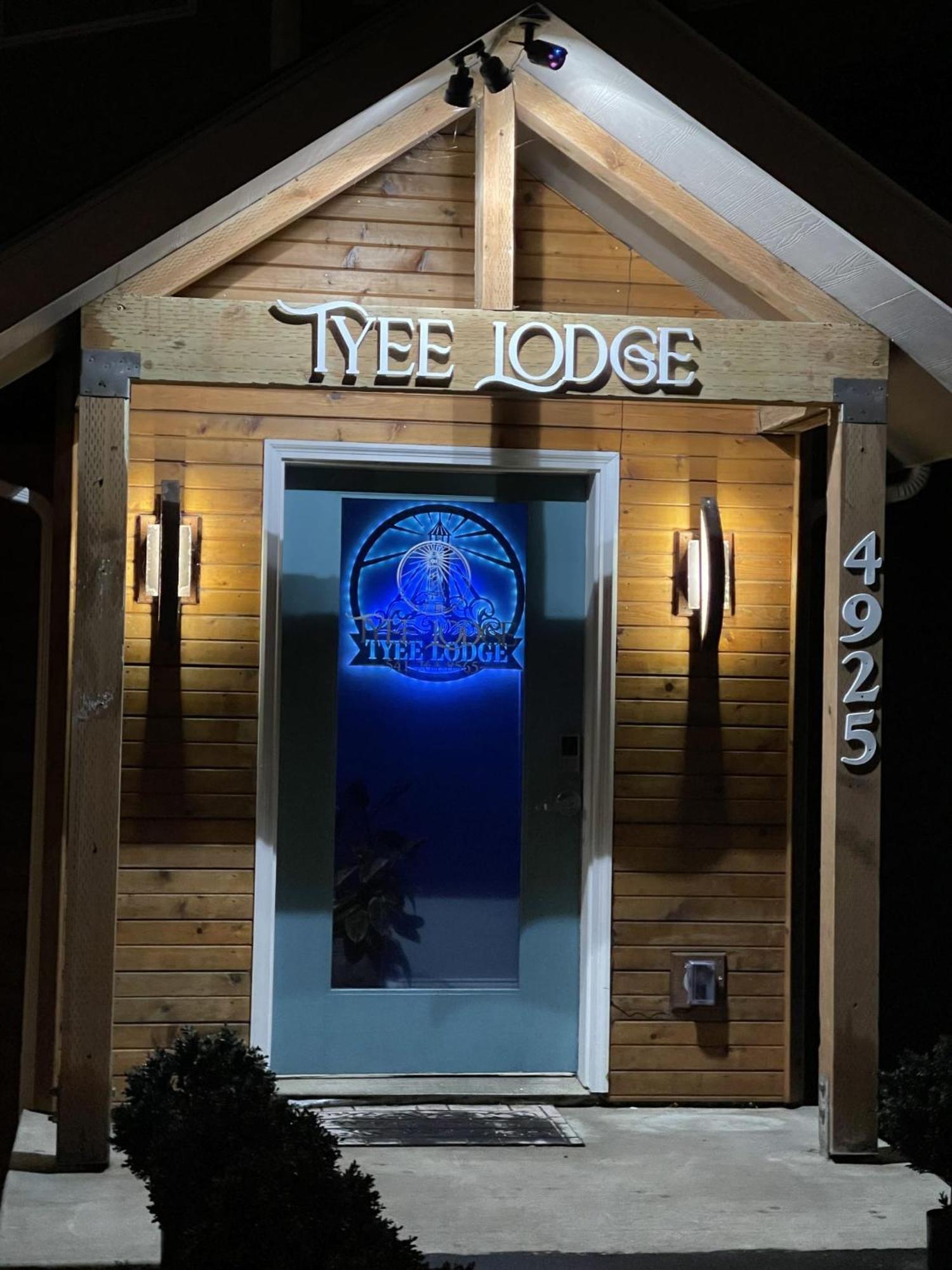 Tyee Lodge Bed And Breakfast Newport Exterior photo